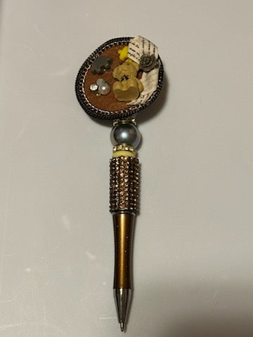 Brown bear and puzzle piece pen
