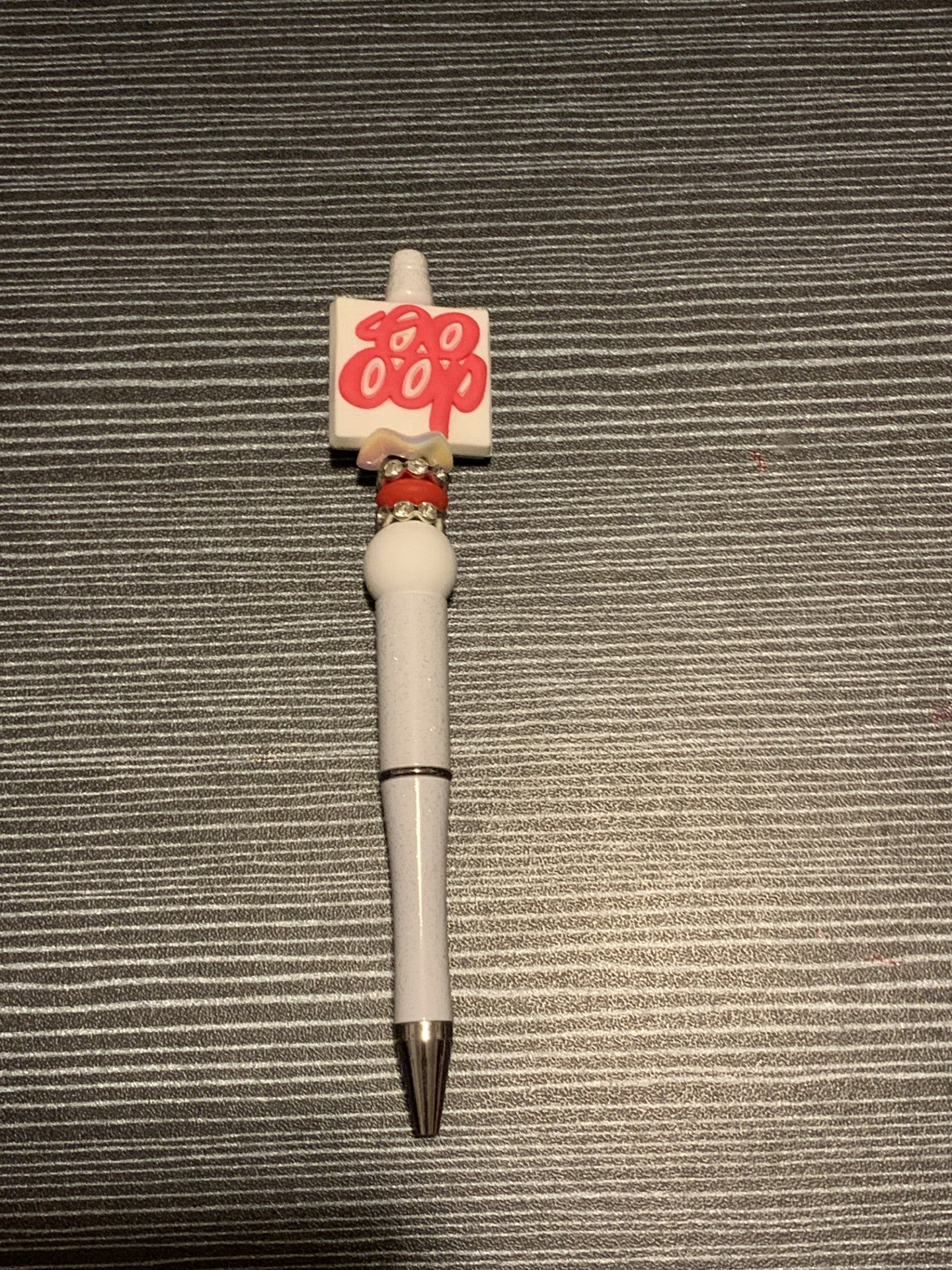 Delta OO-OOp on white pen