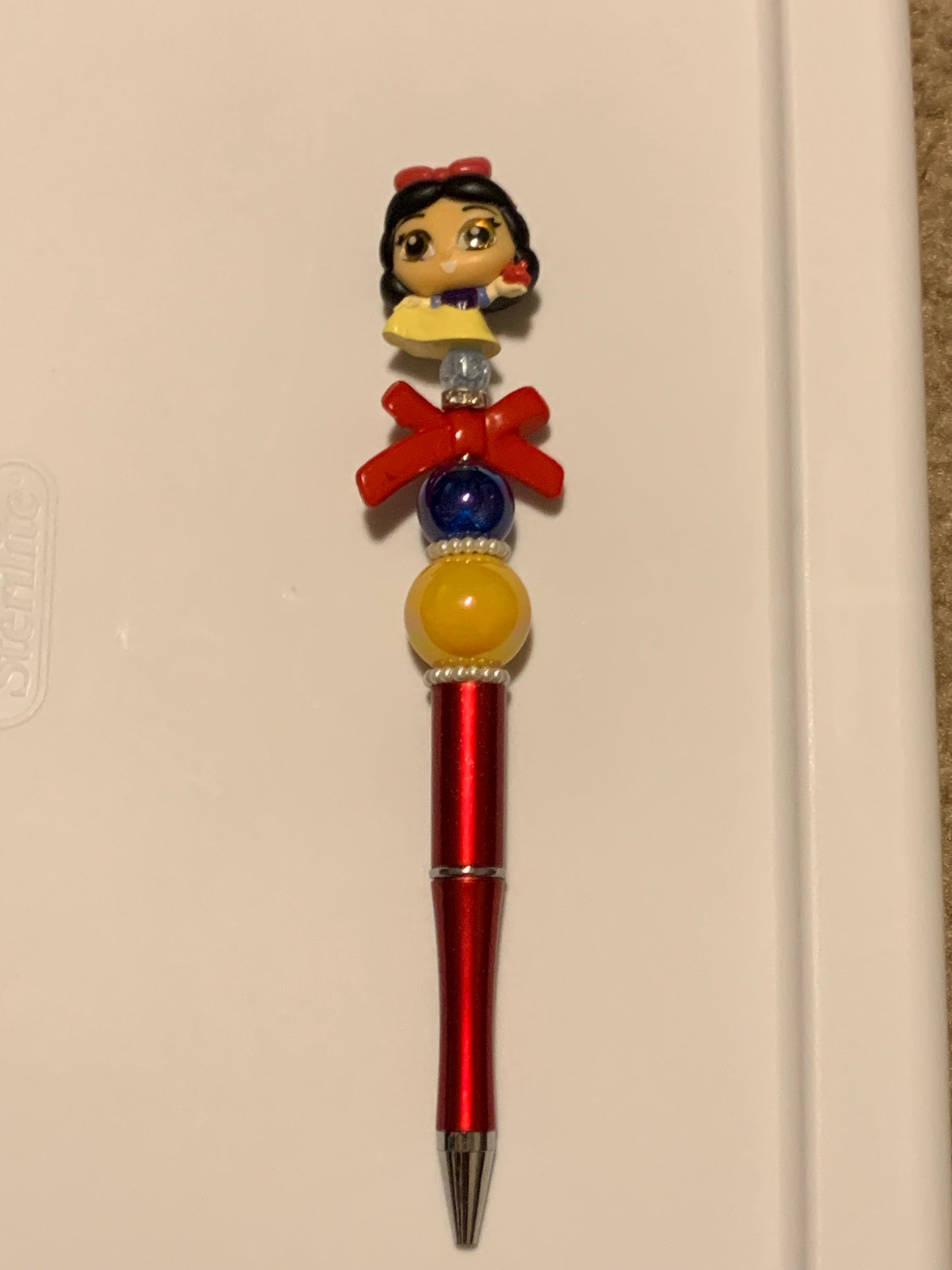 Snow White pen